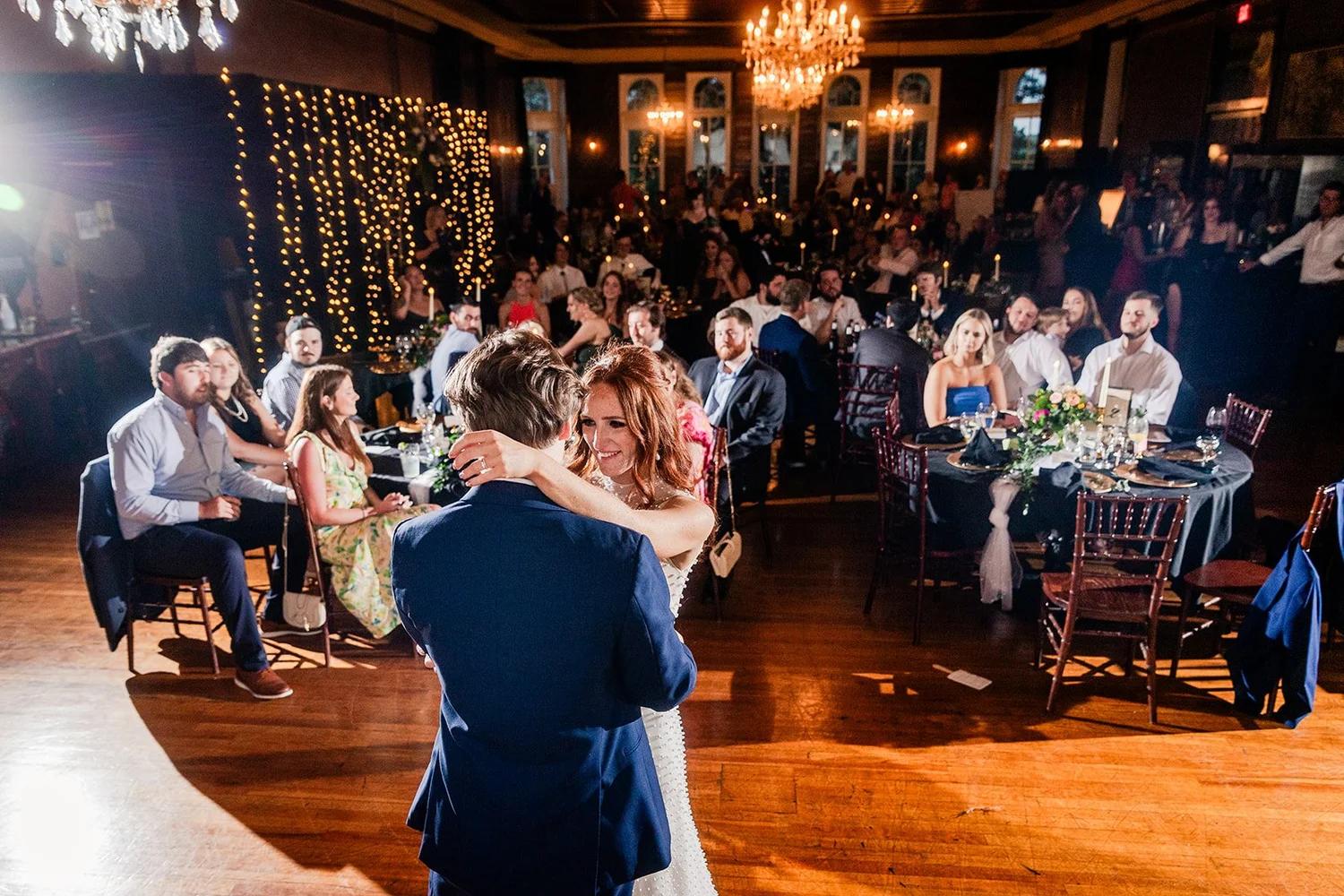 Novios en su celebración